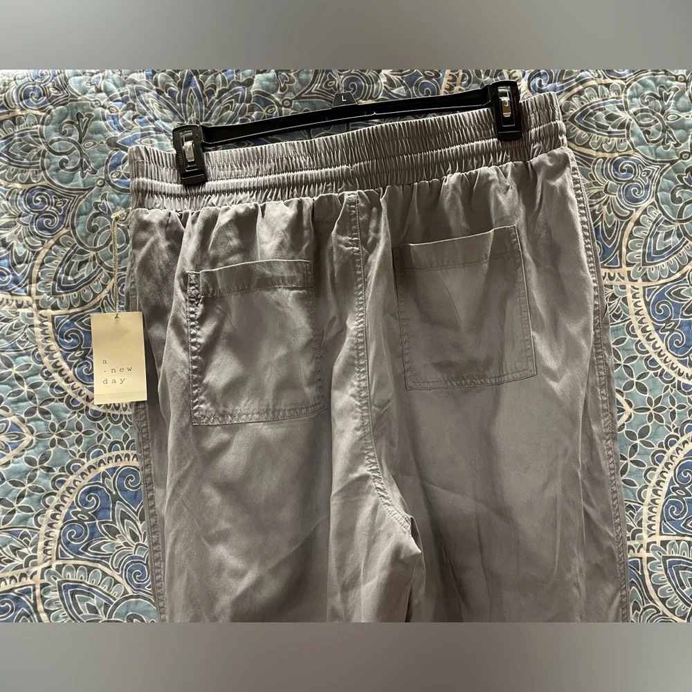 Gray casual everyday pants - Picture 2 of 11